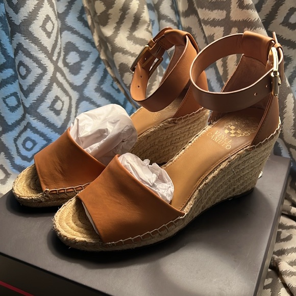 Vince Camuto wedges LIKE NEW! - Picture 2 of 4